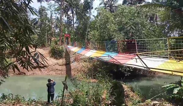 Belum Diresmikan, Jembatan Gantung di Pangandaran Ambruk, 8 Siswa Terjun Bebas ke Sungai