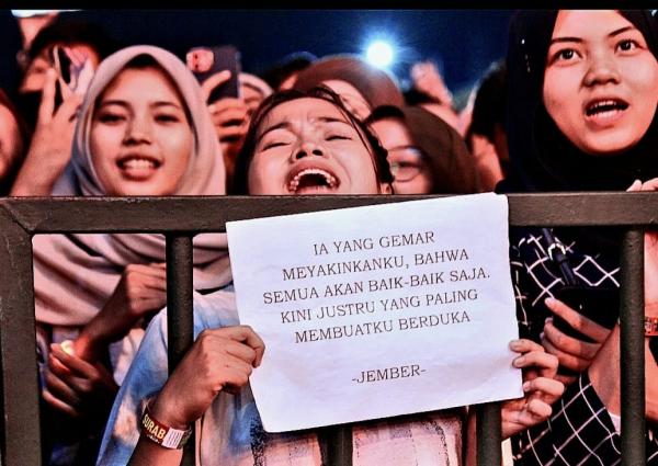 For Revenge Guncang Surabaya, Ribuan Penonton Larut dalam Lirik Penuh Luka