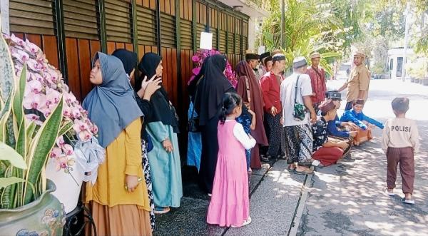 Ngefans Berat, Rombongan Warga Lampung Datangi Rumah Jokowi di Solo: Ingin Ketemu Langsung