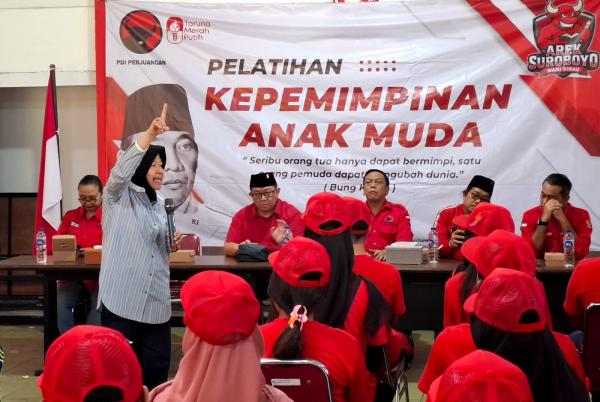 Risma Ajak Anak Muda Surabaya Miliki Mental Pejuang