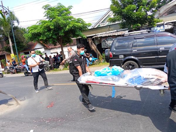 Dua Pengendara Motor Bersenggolan di Tulungagung, Satu Tewas Tertabrak Truk