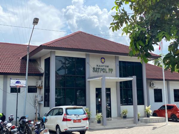 Dikeluhkan Masyarakat, Satpol PP Karawang Bakal Tertibkan Pedagang dan Kafe yang Kuasai Trotoar