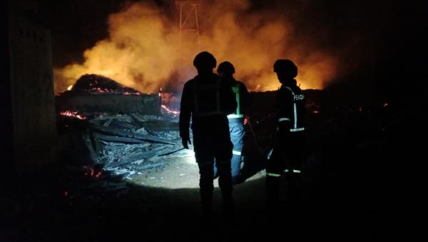 Kebakaran Hebat Hanguskan Kandang Ayam di Kuningan, Kerugian Ratusan Juta Rupiah