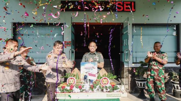 Kapolres Jombang Lakukan Kunjungan Kejutan ke 2 Markas TNI di HUT ke 80