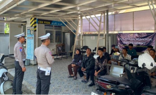 Satlantas Polres Pangandaran Bikin Kejutan, Edukasi Warga Bayar Pajak Cuma Sekali Klik!