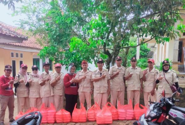 Jumat Berkah, PPIR Lebak Selatan Bagikan Nasi Box di Desa Gunungsari Kecamatan Banjarsari