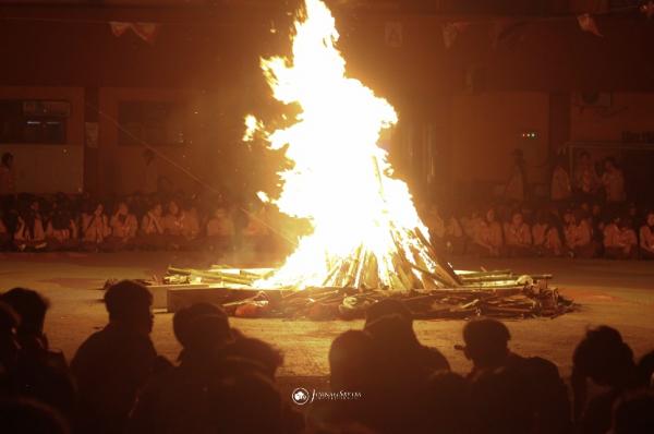 Tradisi Api Unggun, Momen Tak Terlupakan Siswa SMK Ketintang Dalam Membentuk Karakter