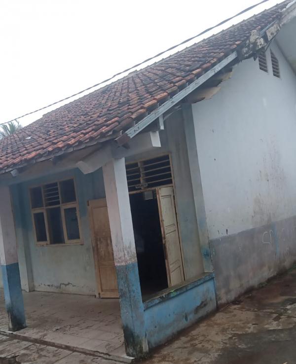 Miris! Ruang Kelas SDN 1 Cilangkahan Lebak Hampir Ambruk, Guru dan Siswa Belajar dengan Rasa Was-Was
