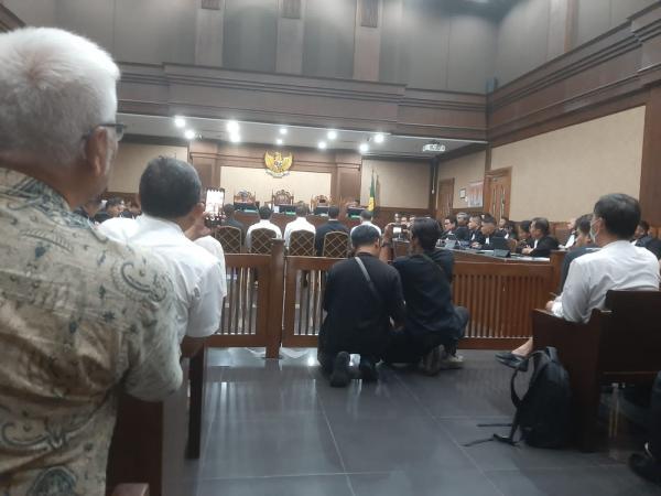 Kuasa Hukum Harap Hakim Bijak Gali Kasus Korupsi Migas, Dakwaan Kerry Adrianto Dinilai Kabur