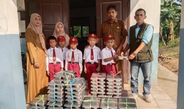 Asap Dapur yang Padam dan Rindu Ribuan Siswa di Cihara akan MBG