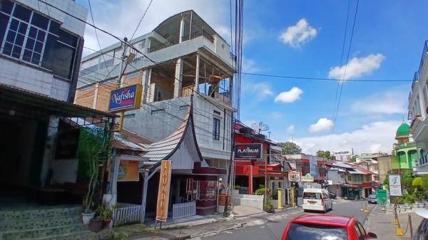Hotel Nakal di Tengah Kota Bukittinggi: Melanggar Izin, Merusak, dan Ancam Keselamatan Warga