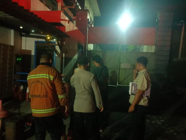 Mess Kosong Pabrik Plastik di Taman Sidoarjo Ludes Terbakar, Api Diduga dari Tumpukan Sampah