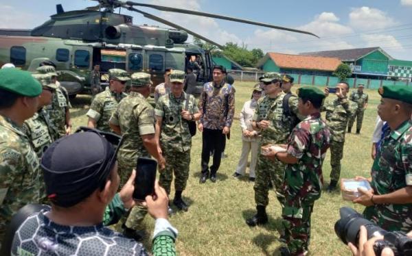 Asrenum Panglima TNI dan Wakasad Tinjau Lokasi Brigif dan Yonif di Indramayu