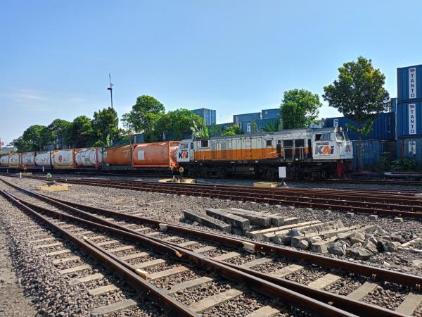 Sepanjang Januari-September 2025, KAI Daop 8 Surabaya Angkut Lebih dari 2 Juta Ton Barang