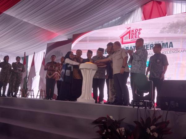 Dimulai dari Cibitung Bekasi, Kemenkop Resmikan Pembangunan 800 Gerai Koperasi Desa Merah Putih