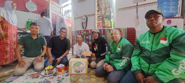 Aksi Humanis! Wadir Intelkam Polda Sulsel Jenguk Driver Ojol yang Sakit di Makassar