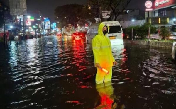 Rangkuman Banjir Jumat Malam: Kepungan Banjir Bikin Depok Sempat Lumpuh
