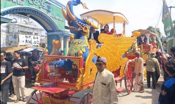Ribuan Warga Sudimampir Lor Indramayu Meriahkan Sedekah Bumi dengan Karnaval Budaya