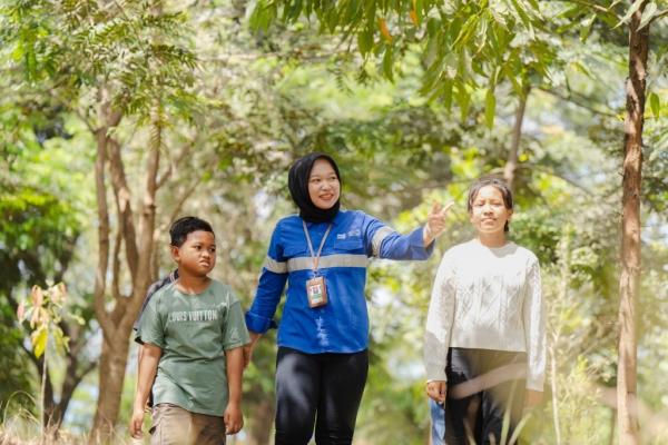 Keren! Cewek Operator Alat Berat Jadi Trainer Top di Anak Usaha ABMM