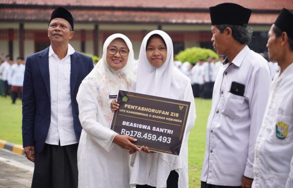 Kemenag dan Baznas Kebumen Gelontorkan Rp512 Juta untuk Santri dan Guru Ngaji