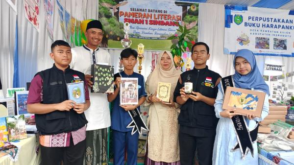 Inovasi Siswa SMAN 1 Sindang: Ubah Eceng Gondok Jadi Pupuk Organik