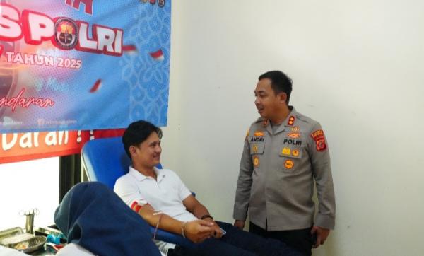 Donor Darah Kantor PMI Pangandaran Penuh Tawa dan Obrolan Hangat, Polisi Bikin Suasana Jadi Beda