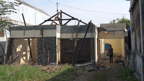 Rumah Kosong di Kudus Dibongkar Orang Tak Dikenal, Kusen hingga Genteng Raib