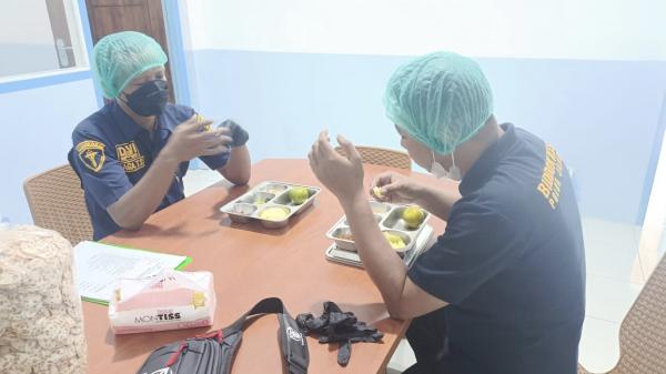 Sidokkes Polres Banjar Pastikan Makanan Bergizi untuk Ribuan Pelajar Aman Dikonsumsi