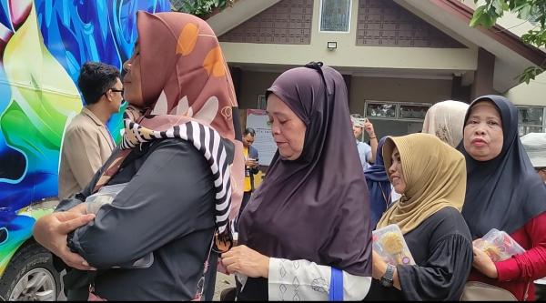 Mensos Saifullah Yusuf Tinjau Penyaluran Bansos di Cibinong, Pastikan Tepat Sasaran