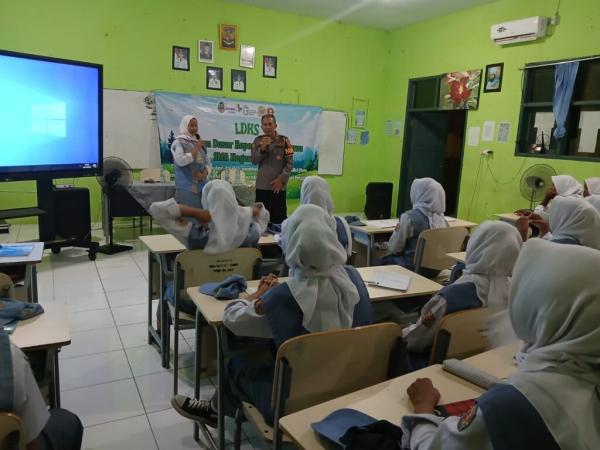 Polsek Terisi Tekankan Bahaya Knalpot Brong dan Pelanggaran Lalu Lintas di Kalangan Pelajar