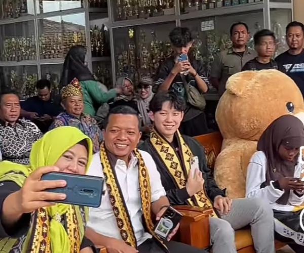 Bupati Pringsewu Ajak Willie Salim dan Lilis Putri Inspirasi Siswa SMPN 1 Gadingrejo