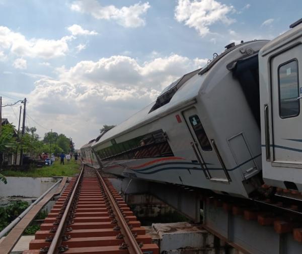 KNKT Selidiki Penyebab KA Purwojaya Anjlok di Stasiun Kedunggedeh Bekasi
