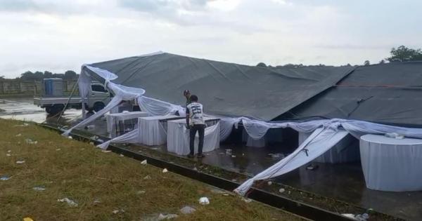 Hujan Lebat Disertai Angin Kencang di Gunung Sindur Bogor, Tenda dan Panggung Festival UMKM Ambruk