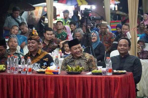 Warga Sukodono Semangat Merayakan Tradisi Sedekah Bumi Meskipun Hujan