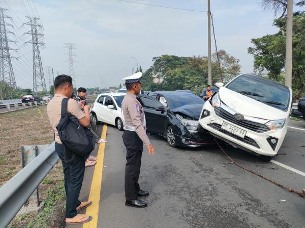 Empat Mobil Tabrakan Beruntun di Tol Waru–Juanda, Lalu Lintas Sempat Macet Panjang