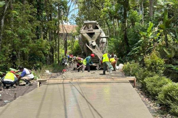 Pemkab Lumajang Mulai Kerjakan Peningkatan Jalan Akses Wisata Poncosumo–Gunung Sawur