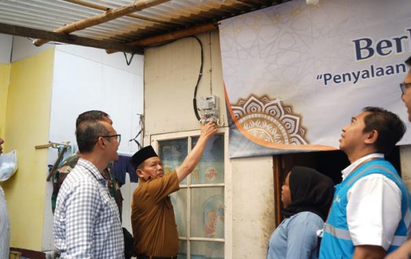 Bukan Mimpi Lagi! PLN Beri Listrik Gratis, Nenek di Cikarang Tak Perlu Numpang Tetangga