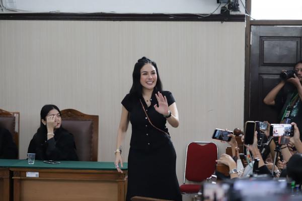 Tampil Elegan Jelang Vonis Kasus TPPU dan Pemerasan, Nikita Mirzani: Selesai Juga Semuanya