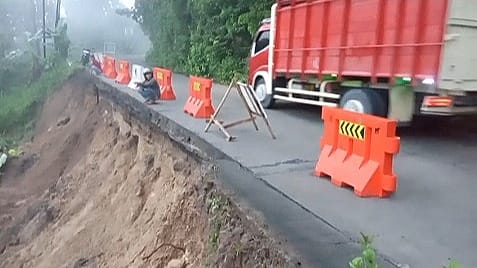 Hujan Disertai Angin Kencang Picu Longsor dan Pohon Tumbang di Boyolali