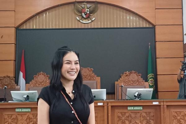 Divonis 4 Tahun Penjara dan Denda Rp1 Miliar, Nikita Mirzani Tersenyum di Ruang Sidang