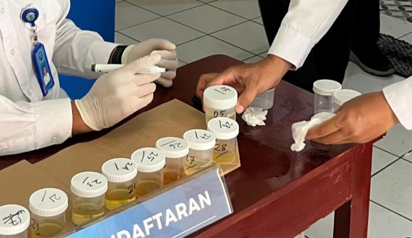 BNN Kota Solo Gelar Tes Urine bagi Seluruh Anggotanya, Ini Hasilnya