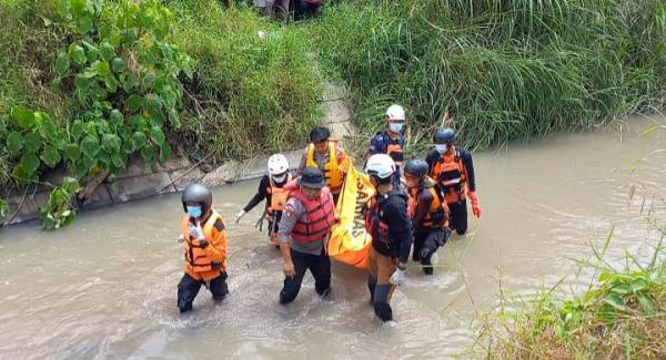 Detik-detik Ibu Rumah Tangga Temukan Bocah Lima Tahun Tewas Tenggelam di Sungai Jombang