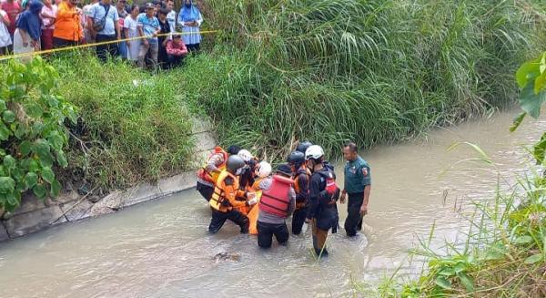 Sempat Hilang, Ibu Rumah Tangga Ini Temukan Bocah 5 Tahun yang Tenggelam di Sungai Jombang