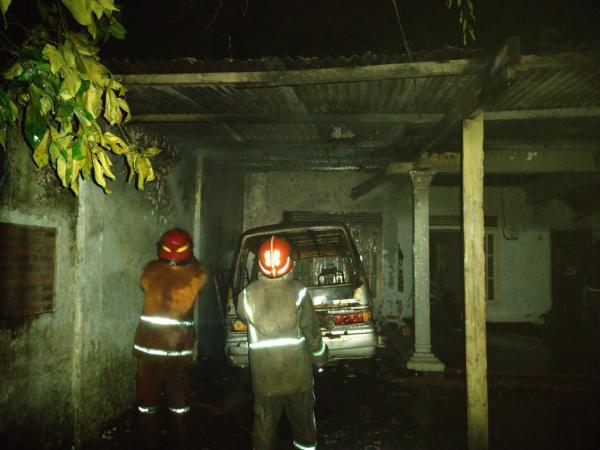 Hancur Hati Kakek Amanu, Mobil Klasik Kesayangan Ludes Terbakar saat Terlelap Tidur