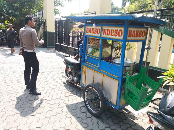 Asyik Joging, Emak-emak di Jombang Ditabrak Motor Gerobak Bakso, Begini Kondisinya