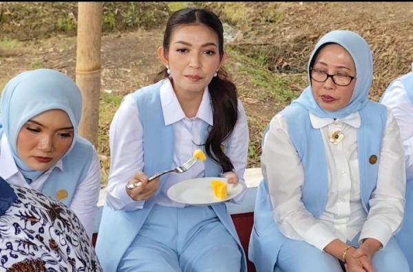 Mangga Indramayu Bikin Terkesan Selvi Ananda: dari Panen hingga Manisan Bareng Warga
