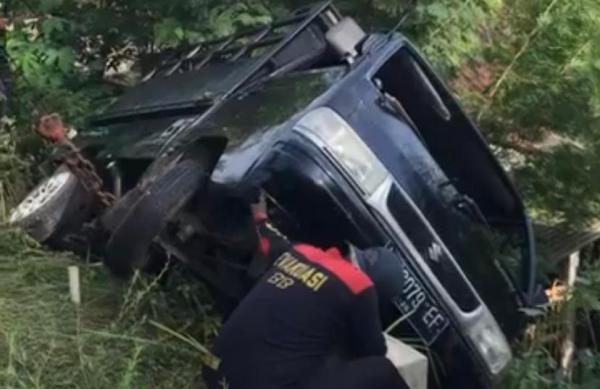 Diduga Mengantuk, Mobil Pikap di Ponorogo Mendadak Masuk Jurang