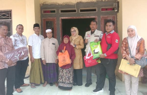 Warga Terdampak Rumah Kebakaran, Lurah Bagendung Salurkan Bantuan Kemanusiaan‎