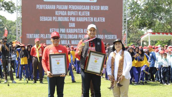 Puluhan Ribu Pelajar Klaten Pecahkan Rekor MURI Lewat Pelatihan Pertolongan Pertama