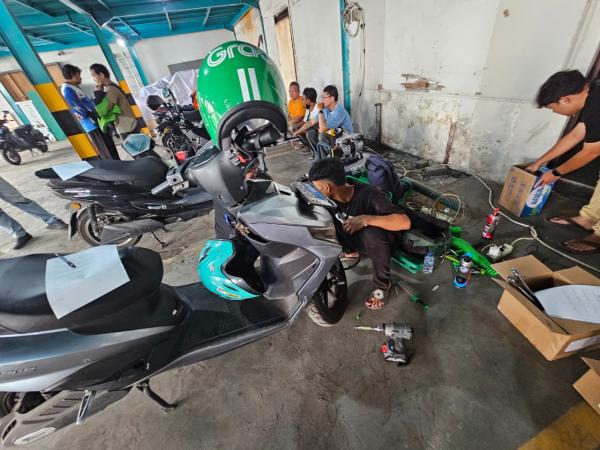 Ojol di Surabaya Bisa Nikmati Servis Gratis Motor Listrik, Ini Caranya!